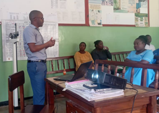 Lesgeven in het Ludzi Community Mission Hospital.jpg